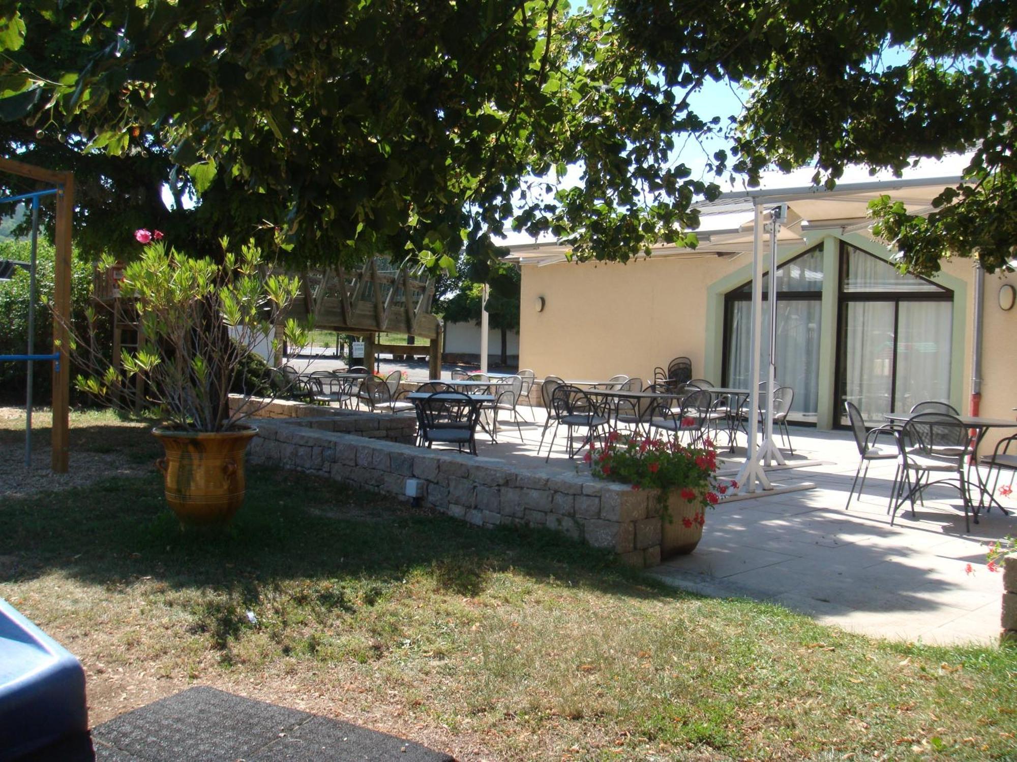 Hôtel-Restaurant Le Calice Du Gevaudan - A75 Banassac Exterior foto