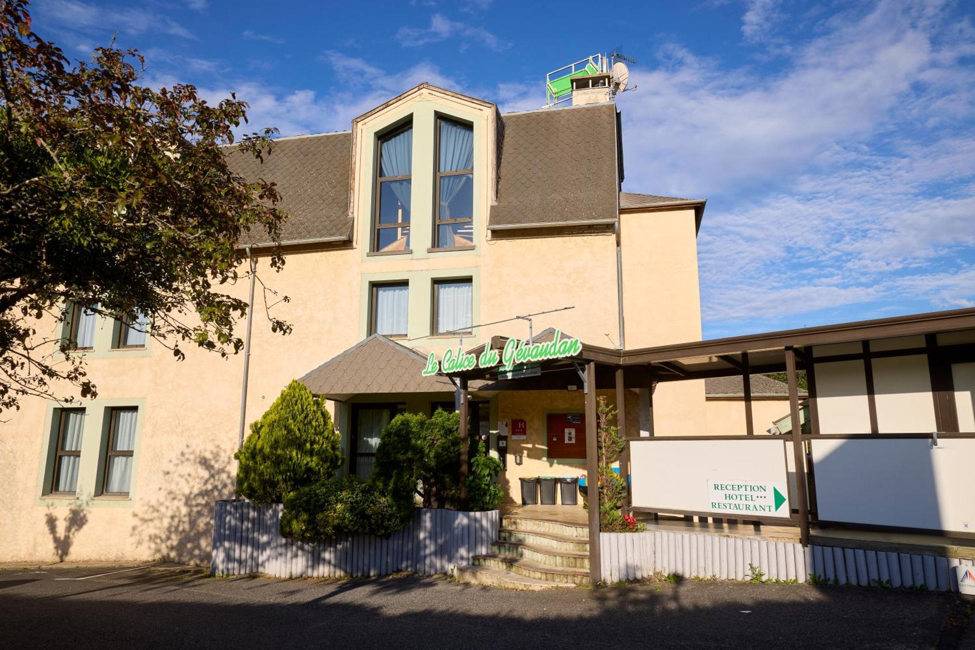 Hôtel-Restaurant Le Calice Du Gevaudan - A75 Banassac Exterior foto