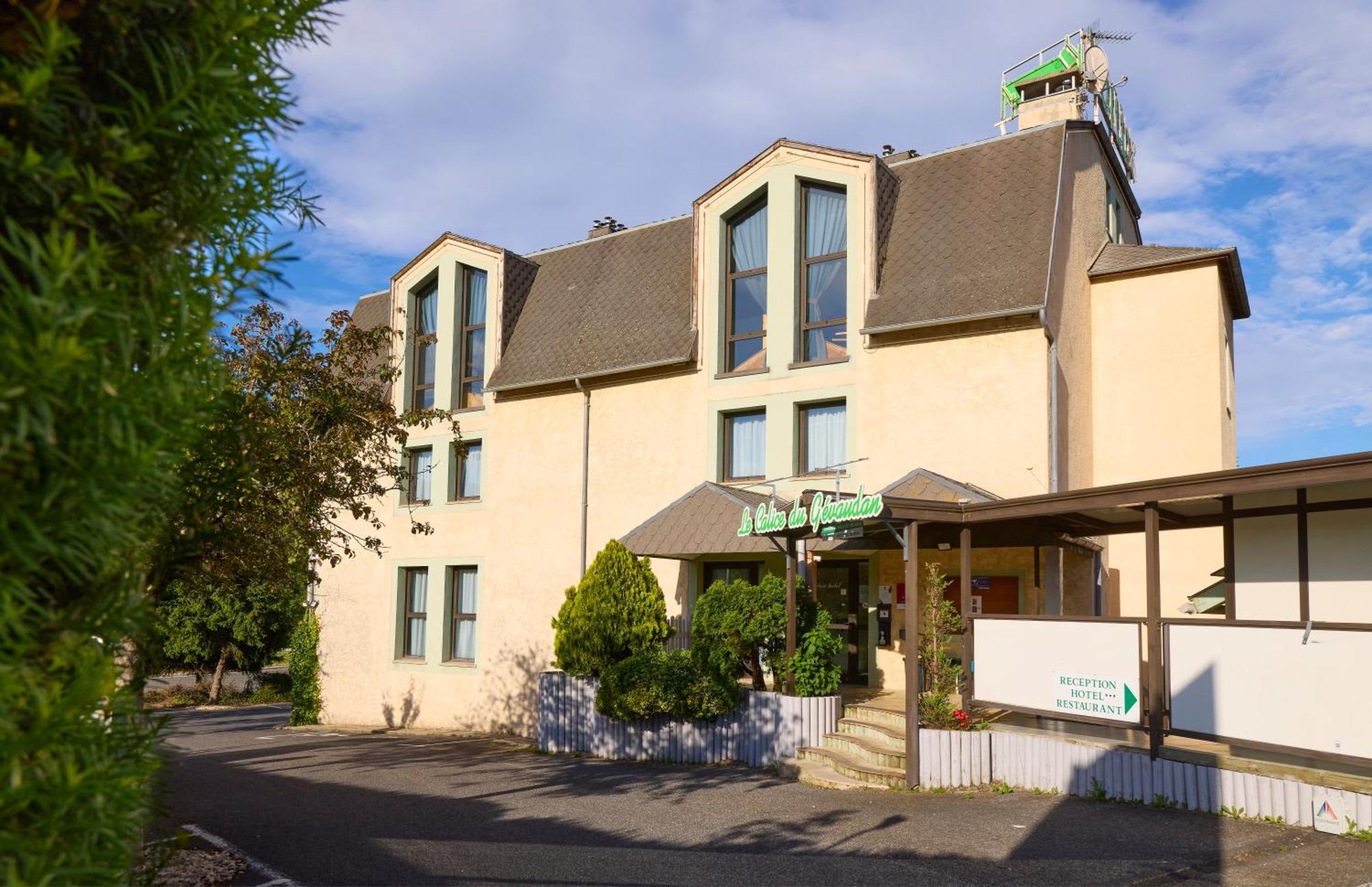 Hôtel-Restaurant Le Calice Du Gevaudan - A75 Banassac Exterior foto