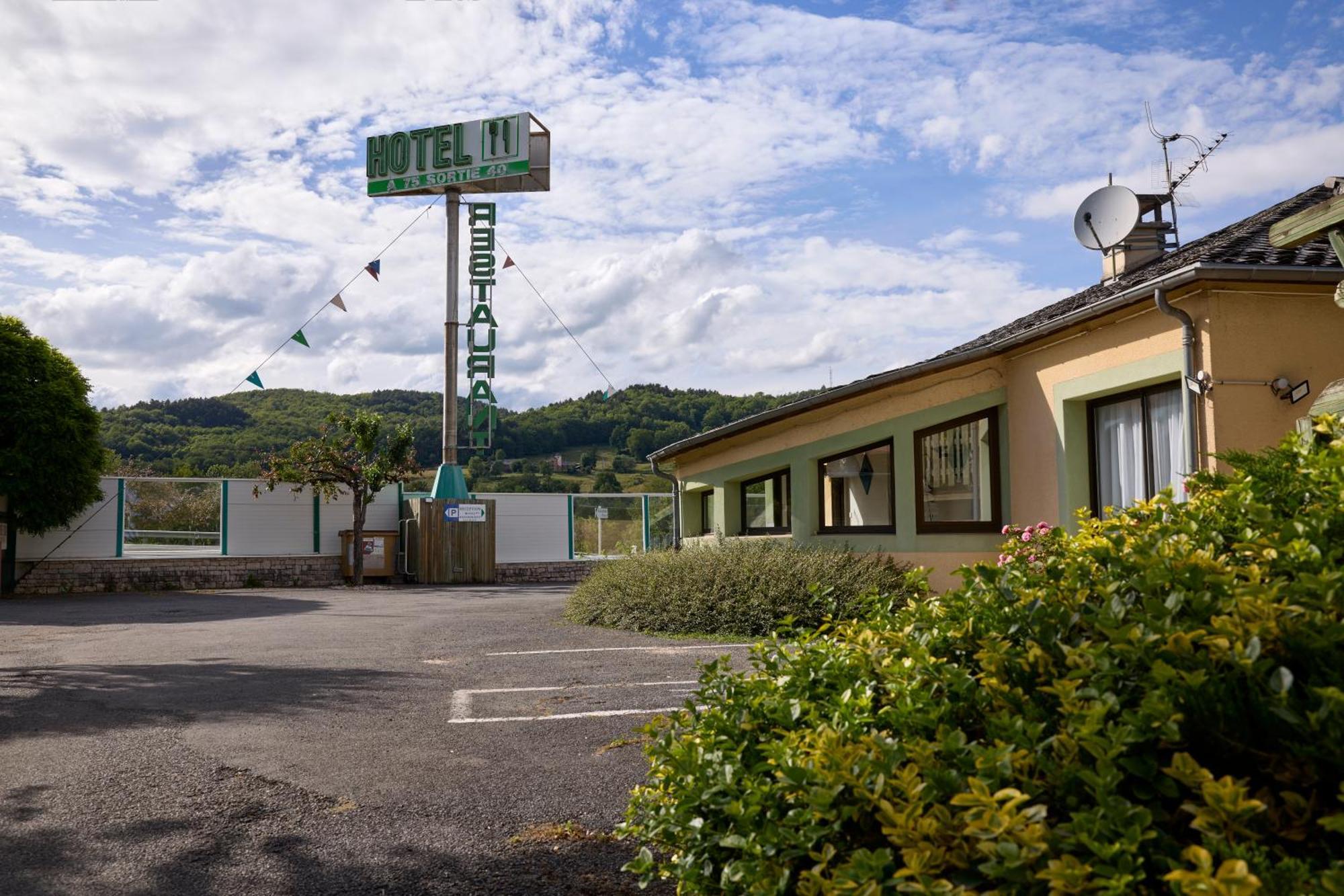 Hôtel-Restaurant Le Calice Du Gevaudan - A75 Banassac Exterior foto
