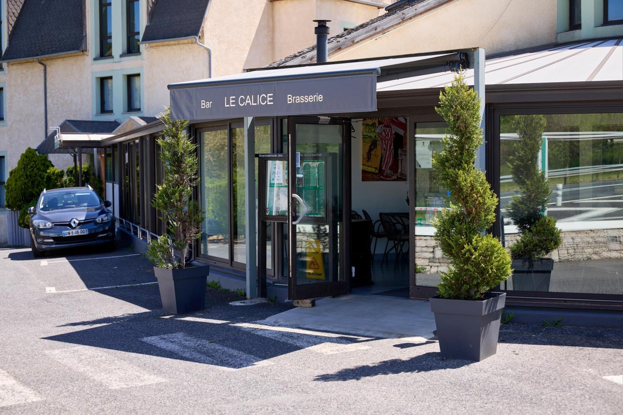 Hôtel-Restaurant Le Calice Du Gevaudan - A75 Banassac Exterior foto